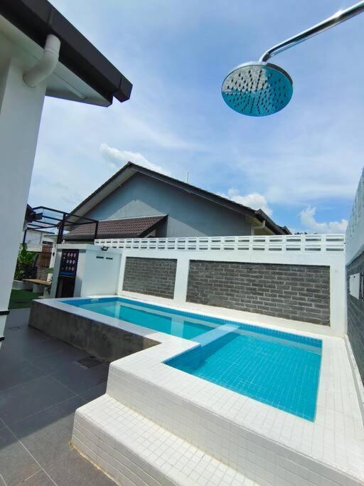 Rumah Aina Homestay Bukit Changgang Private Pool Kampong Melot Exterior photo